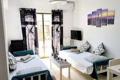 Image de [Best Deal] 1-bedroom apartment, Sleep 5, in Ayia Napa Square with WiFi, Ac