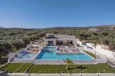 Dive into Bliss: Summer Oasis of Elegance & Joy