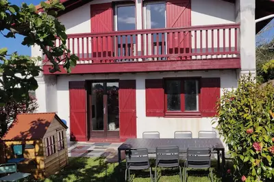 Image de Maison familiale avec jardin à Saint Jean de Luz. A 5mn des plages!