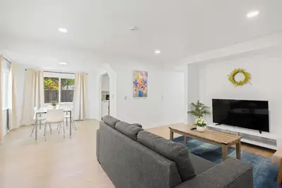 Image de @ Marbella Lane - Modern Cabin-style 2br Home