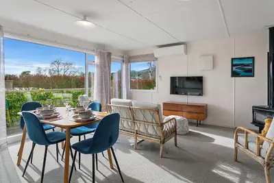 Image de Stroll To The Lake & 5 Min Drive To Town