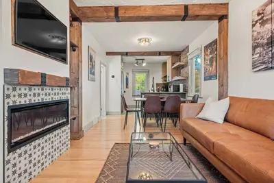 Image de Near Stampede - Urban Retreat with Outdoor Oasis