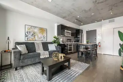 Image de City Views from High Floor - Gym, Pool, Ac, Prkng