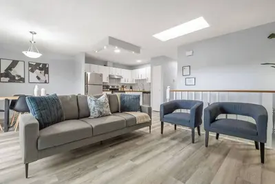 Image de 3-Bedroom Upper Unit Near Bow River with Yard