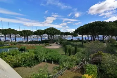 Image de Studio cabine avec terrasse, piscine et parking - Port Camargue