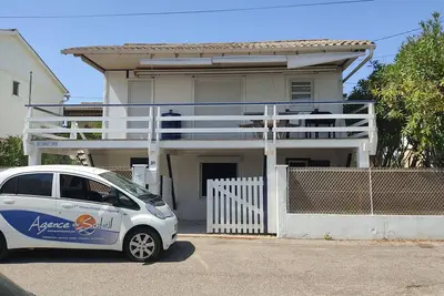 Image de T2 neuf climatisé, 2/4 pers, 300m de la plage avec extérieur ombragé - Gruissan Chalets