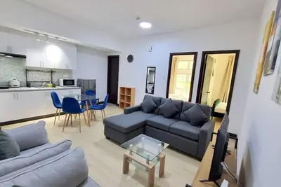 Image de Cozy 2-Bedroom 2-Bath condo San Lorenzo Place Makati WiFi 4km Naia