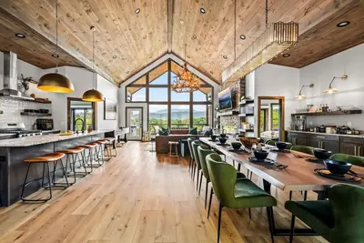 Image de Loaded Luxe w/Pool*Theater*Hot Tub*Fireplace*Game Room*Views!