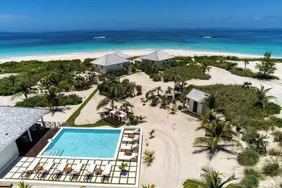 Image de Bohemia - Luxury Beachfront Estate w/Heated Pool, Pink-Sand Beach, Full Bar