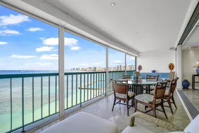 Image de New! Sans Souci 1004 – Oceanfront 1br Gem w/ Parking + Views