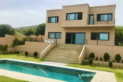 Image de Villa magnifique avec piscine, vue sur mer
