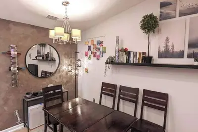 Image de Spacious + Colorful 2/2, with walls of art