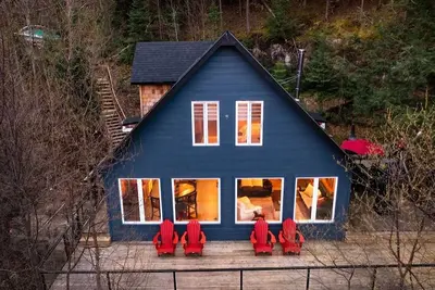 Image de Lakefront Retreat & Panoramic Views With Hot Tub and Sauna