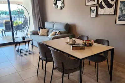 Image de Bajo con Vistas a la Piscina en Valle del Este Golf