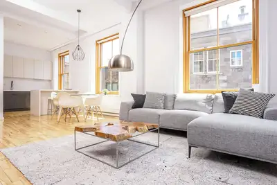 Image de Classy Old Montreal 2 Bdrs Loft