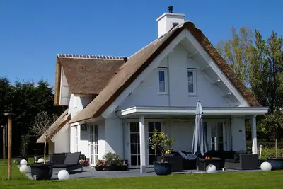 Image de Spacious and luxurious wellness villa in Noordwijk with large private garden