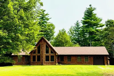 Image de 7 Beds home near Whiteface - New Remodel! Ac, Hot Tub, Fireplace, Ski & Hiking!