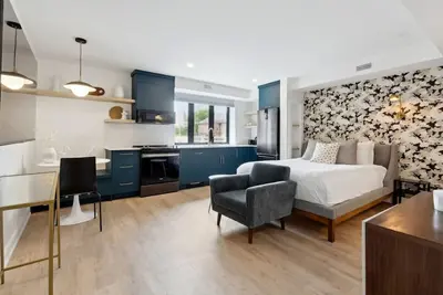 Image de Trendy Studio Apartment in Downtown Collingwood - 146 Hurontario Unit 3
