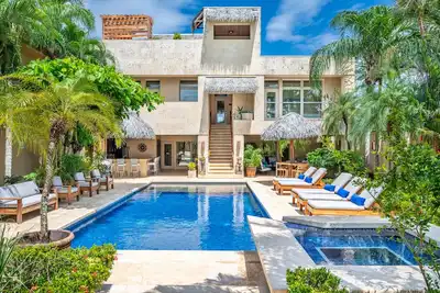 Image de Private Luxury Beachfront Villa Perfect for Large Groups