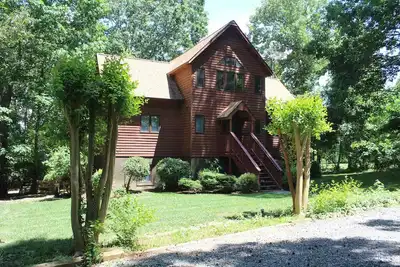 Image de Dog Friendly, Luxurious Lake Home with Private Boat Slip, fire pit and more!