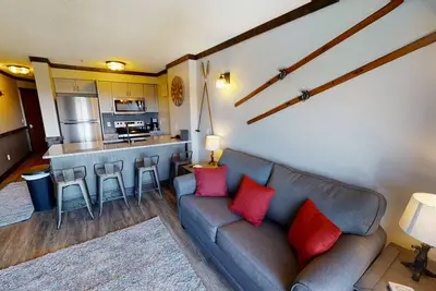 Image de Relaxing 1br Hideaway at Top of the World by RedAwning