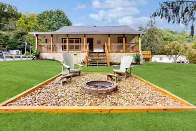 Image de Serene Creekfront House Escape: Relax, Fish, and Unwind