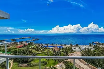 Luxurious Oceanfront Penthouse with Spectacular Views