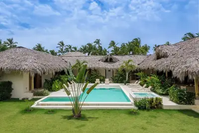 Image de Caribbean luxury villa in beach front gated community