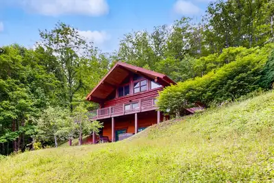 Image de Charming mountain cabin with hot tub, fireplace, and stunning views