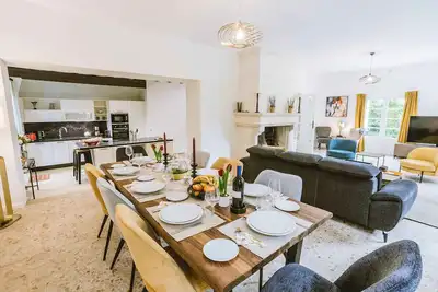 Image de Domaine de Pérenard, un domaine de 26 hectares et une villa rénovée de 230m².