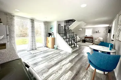 Image de Tiny home w/ mighty personality!