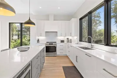 Image de Nauset Heights Luxury: 005-Od  Brand New in Nauset Heights!