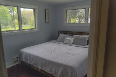 Image de Cozy 3-bedroom apartment with Ac and WiFi minutes from the Westerly beaches