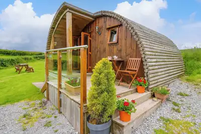 Image de Oak View, romantic, with hot tub in Llandovery