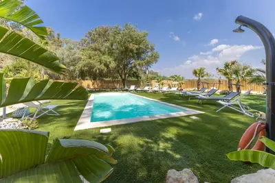 Villa 'Mediterranea' avec piscine privée, Wi-Fi et climatisation