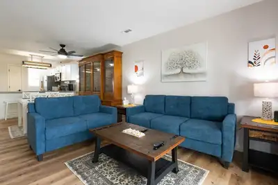 Image de Walk-In ~ Pond View ~ Near the 76 Strip ~ Free Tickets Included! (Gs34-15)