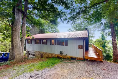 Image de Stunning cabin with nearby waterfalls & amazing lake/mountain views