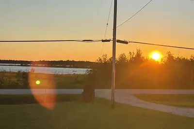 Image de Original Oliphant Cottage with Spectacular Sunsets Over Lake Huron