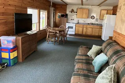 Image de Cozy 3-bedroom cabin in peaceful Manistique on Indian Lake with wifi and cable