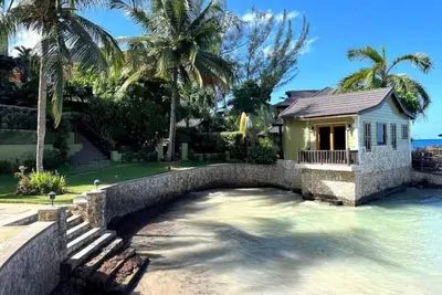 Image de Ocho Rios Oceanfront Oasis/ Cook Included