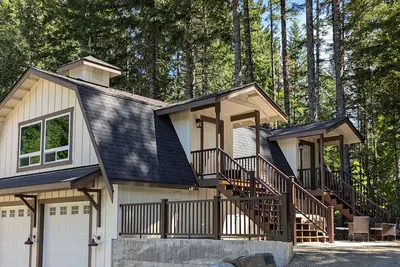 Image de Bugling Elk Bungalow: Cozy apartment with two queen beds in enchanting Packwood