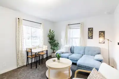 Image de Stylish, comfort-first 2br/1ba