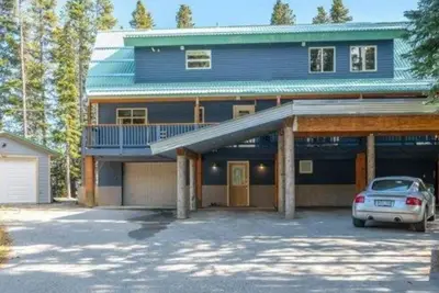 Image de Beautiful spacious retreat with mountain views