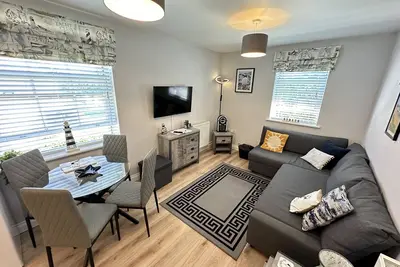 Stunning First Floor Coastal Apartment - Sleeping 4 in 1 Bedroom - Pool and Beach Access Included.