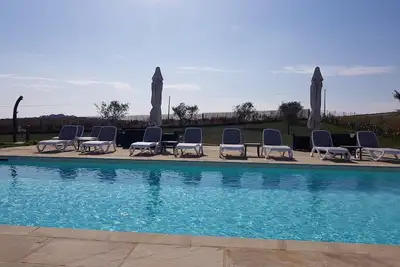 Image de Appartement lumineux dans un mas avec piscine