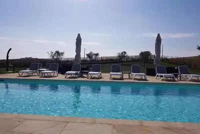 Image de Appartement lumineux dans un mas avec piscine