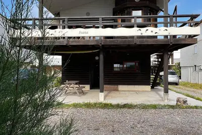 Image de Chalet cosy à Gruissan, 3 ch. avec salles d'eau privées, WiFi