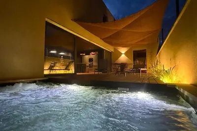Image de Maison d'architecte avec spa/piscine chauffée au coeur de Vaison-la-romaine