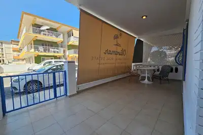 Image de Blue house very close to the sea