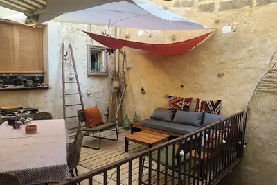 Image de Maison de village avec terrasse, proche d'Uzès.
